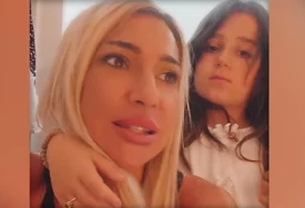 Puca od ponosa: Jovana Jeremić sa kćerkom vježba srpski i matematiku "Bolja sam profesorka nego što sam mislila"