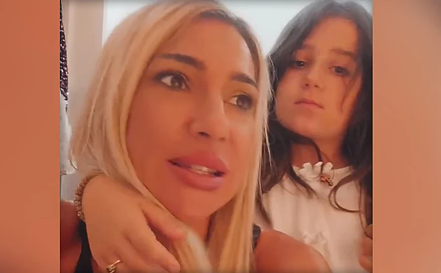 Puca od ponosa: Jovana Jeremić sa kćerkom vježba srpski i matematiku "Bolja sam profesorka nego što sam mislila"