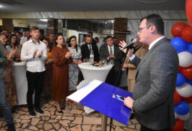 (FOTO) Tribina SDS u Brčkom "Da Republiku Srpsku oslobodimo od terora koji ima od postojeće, nenarodne vlasti"