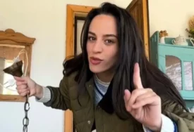 (FOTO) OTKRILA TAJNI SASTOJAK Kćerka Jovana Memedovića pravi zimnicu, zavrnula rukave u kuhinji samo tako