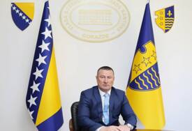 (VIDEO) MINISTAR NE ZNA KOLIKO IMA DIPLOMA Mensad Arnaut prvo rekao da ima tri fakulteta, a onda nabrojao četiri