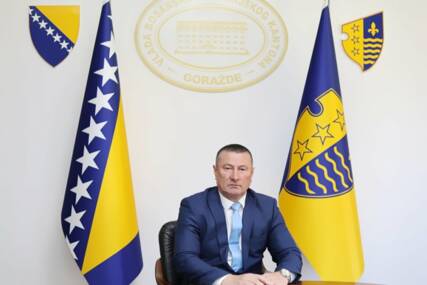(VIDEO) MINISTAR NE ZNA KOLIKO IMA DIPLOMA Mensad Arnaut prvo rekao da ima tri fakulteta, a onda nabrojao četiri
