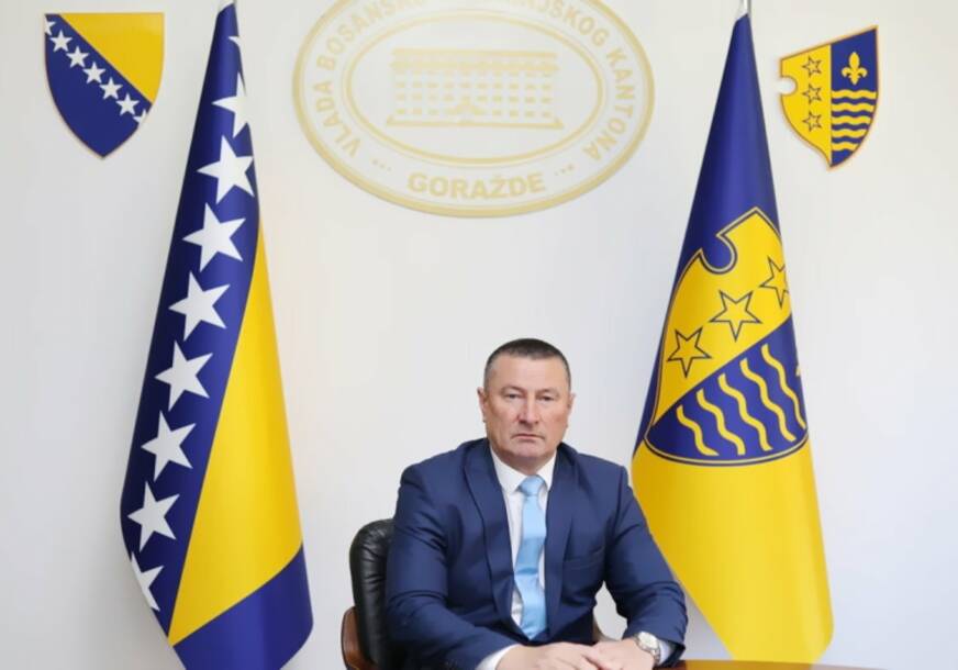 (VIDEO) MINISTAR NE ZNA KOLIKO IMA DIPLOMA Mensad Arnaut prvo rekao da ima tri fakulteta, a onda nabrojao četiri