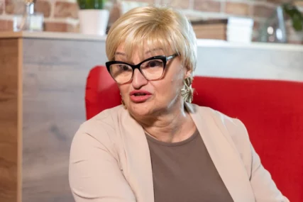 (FOTO) "IZGURAH I TO" Pjevačica se 10 godina bori sa rakom, sad podijelila fotografiju nakon operacije, fotografija tjera suze na oči