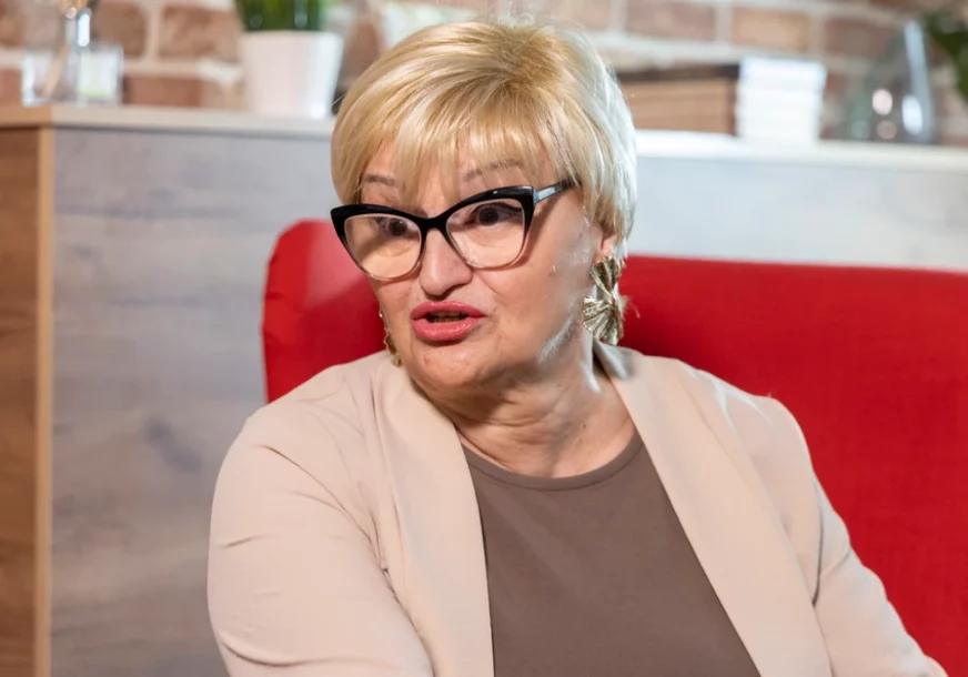 (FOTO) "IZGURAH I TO" Pjevačica se 10 godina bori sa rakom, sad podijelila fotografiju nakon operacije, fotografija tjera suze na oči