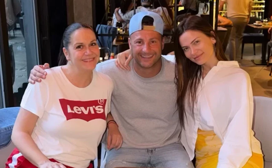 (FOTO) MILICA PAVLOVIĆ DOČEKUJE VELIKU PORODIČNU RADOST Pjevačica otkrila da joj je Saša Stamenković brat, stižu i prinove