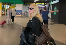 (VIDEO) "NAJTEŽE MI PADA ODVOJENOST OD BEBE" Milica Todorović stigla u Srbiju sa nastupa, krije lice iza tamnih naočara, pa otkrila istinu