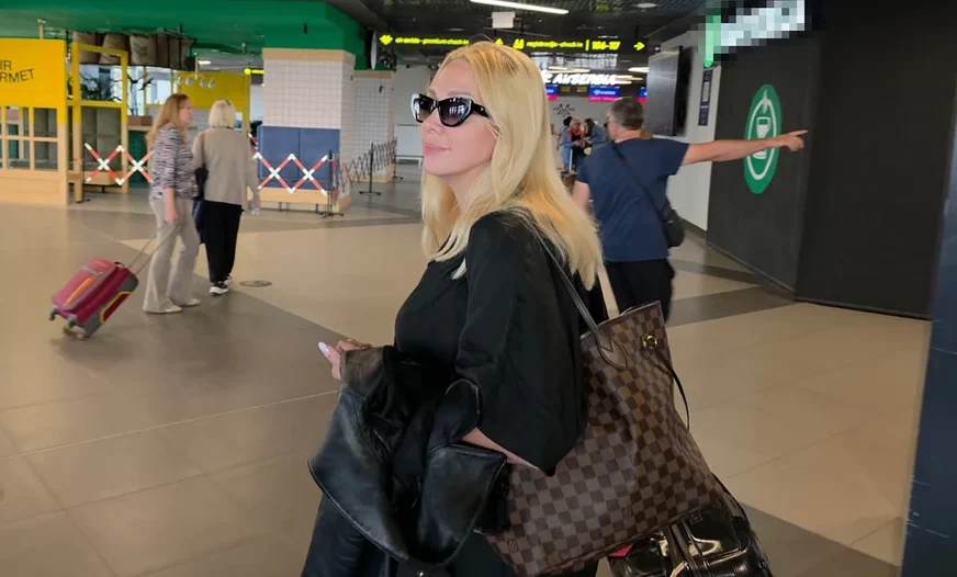 (VIDEO) "NAJTEŽE MI PADA ODVOJENOST OD BEBE" Milica Todorović stigla u Srbiju sa nastupa, krije lice iza tamnih naočara, pa otkrila istinu