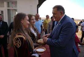 (FOTO) "Politika SNSD garantuje mir" Dodik poručio da su ovi izbori važni jer će uništiti jednu generaciju OPOZICIJE