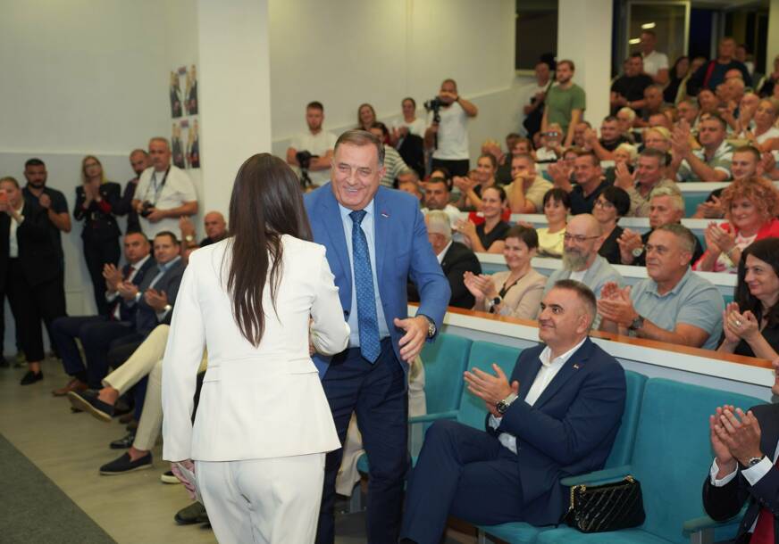 (FOTO) "Vodimo politiku koja čuva Srpsku" Dodik poručio da Željka Cvijanović i Savo Minić imaju PUNU PODRŠKU SNSD