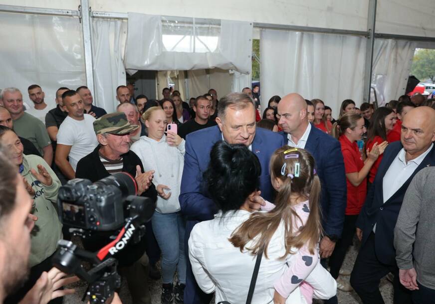 (FOTO) "I kada nismo lokalna vlast, OVAJ GRAD NAM JE VAŽAN" Dodik pozvao stanovnike Teslića da glasaju za kandidate SNSD