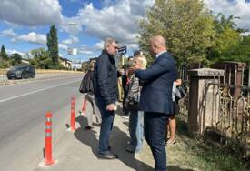 (FOTO) POSLIJE VIŠE NESREĆA SA TRAGIČNIM POSLJEDICAMA Na Rebrovačkom mostu postavljeni fleksibilni stubići radi veće bezbjednosti pješaka
