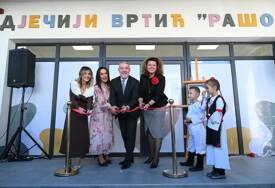 (FOTO) M:tel i Srbija ulažu u budućnost Srpske: Otvoren prvi vrtić u Jezeru, najavljena izgradnja gradskog trga