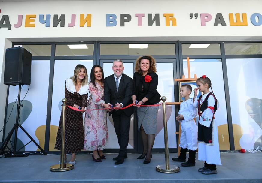 (FOTO) M:tel i Srbija ulažu u budućnost Srpske: Otvoren prvi vrtić u Jezeru, najavljena izgradnja gradskog trga