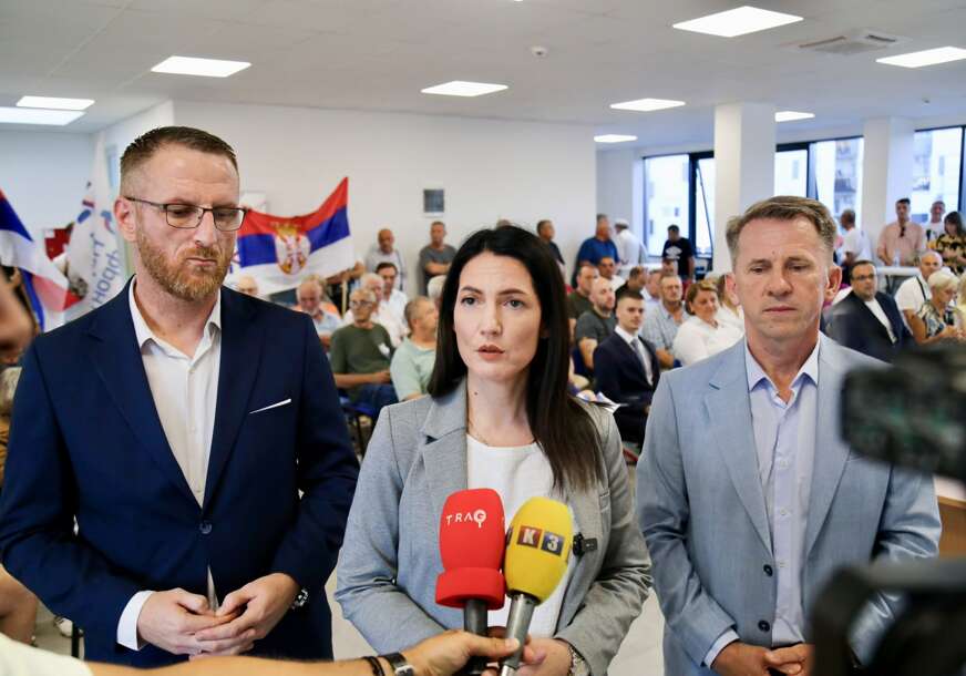 (FOTO) "Nismo stranka skečeva" Trivićeva sa predizbornog skupa na Laušu poručila da politikom treba da se bave OZBILJNI LJUDI