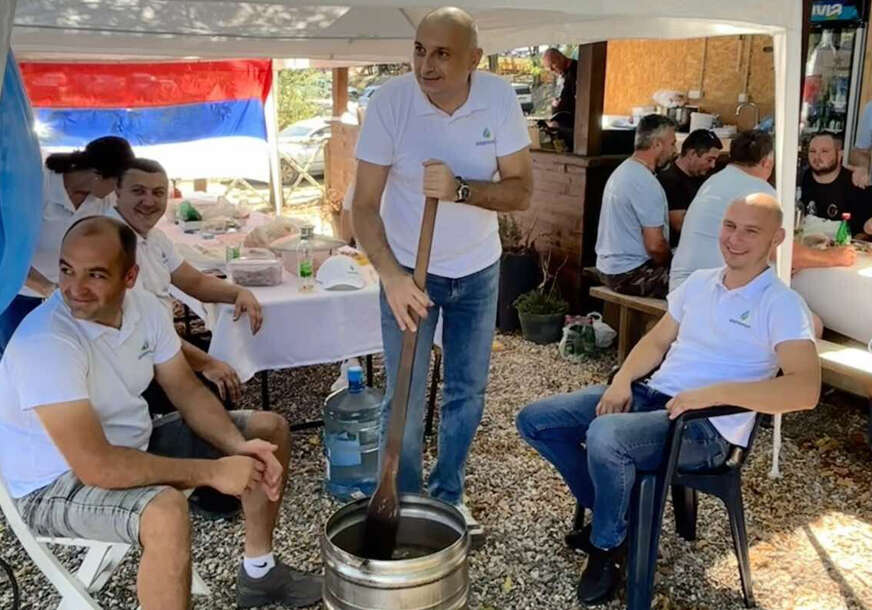 (FOTO) "SVOJI NA SVOME" Banjac počeo kampanju u Kozarskoj Dubici MEĐU SVOJIM NARODOM