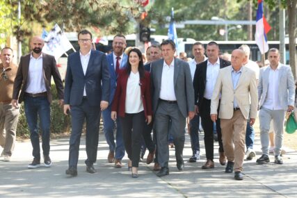 (FOTO) “Naš program može da posluži kao ekspoze budućeg mandatara” Trivićeva najavila prosječnu platu od 3.500 KM i 30.000 radnih mjesta