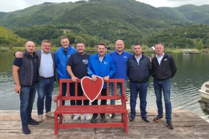 (FOTO) Stevandićeva poruka sa tribine US u Jezeru "Nema umora kada vidim koliko nam ljudi prilazi"