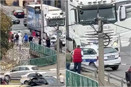(VIDEO) Našla mu se u mrtvom uglu, pa završila pod kamion: Novi detalji STRAŠNE NESREĆE, otkriven identitet poginule žene