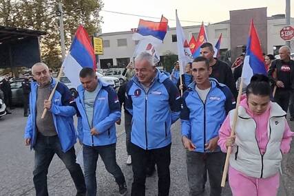 (FOTO) Protestni skup u Trnu: Građani traži BOLJE USLOVE za život i odgovore vlasti u Laktašima