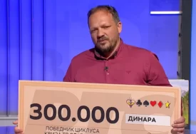 (VIDEO) "Nisam ni bio svjestan šta sam uradio" Učitelj sa Kosova i Metohije pobijedio u "Slagalici", u finalu sve vrijeme gubio