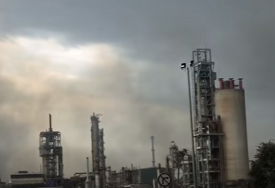 (VIDEO, FOTO) Požar kutinskoj Petrokemiji: Ogroman crni dim diže se iznad fabrike