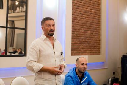 (FOTO) Slavenko Ristić u Dvorovima kod Bijeljine: Vrijeme je da privreda VODI POLITIKU, a ne politika privredu