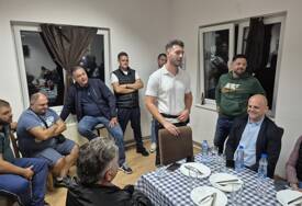 (FOTO) Poslanički kandidat RSS Zdravko Perić u Pučilama: Cijeli život gledamo ista lica na bilbordima, podržite sada mlade ljude