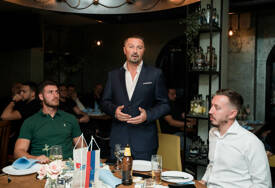 (FOTO) Slavenko Ristić na druženju sa građanima Ugljevika: Sa RSS Ugljevik ima šansu – iskoristite je 4. oktobra