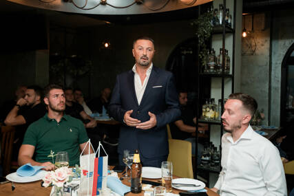 (FOTO) Slavenko Ristić na druženju sa građanima Ugljevika: Sa RSS Ugljevik ima šansu – iskoristite je 4. oktobra