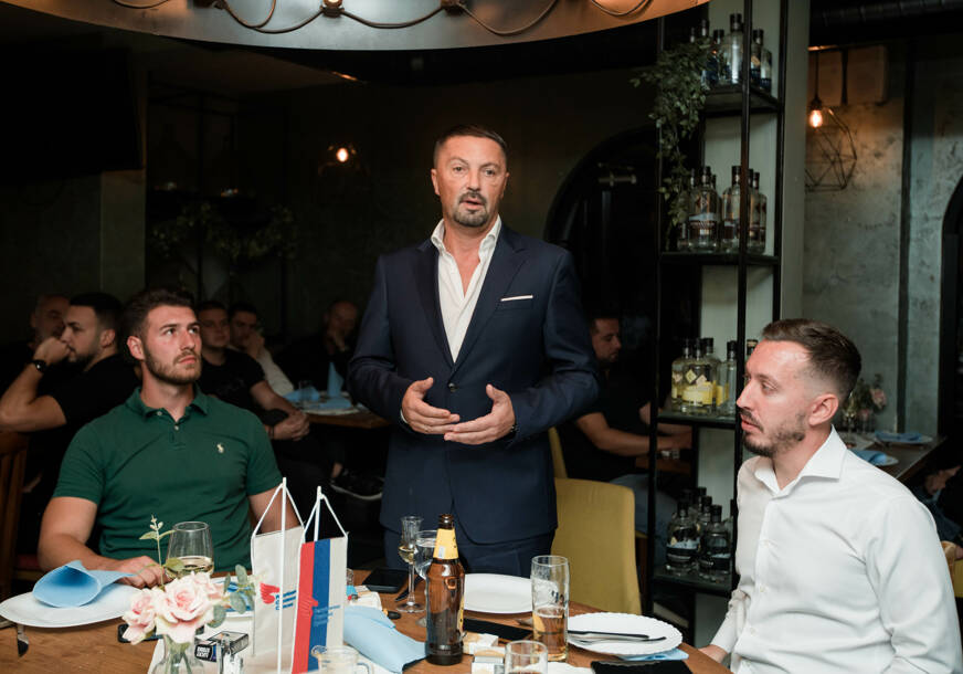 (FOTO) Slavenko Ristić na druženju sa građanima Ugljevika: Sa RSS Ugljevik ima šansu – iskoristite je 4. oktobra