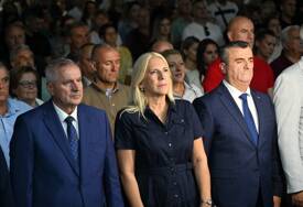 (FOTO) Višković poslao poruku iz rodnih Milića: Nemamo luksuz da biramo neodlučne ljude