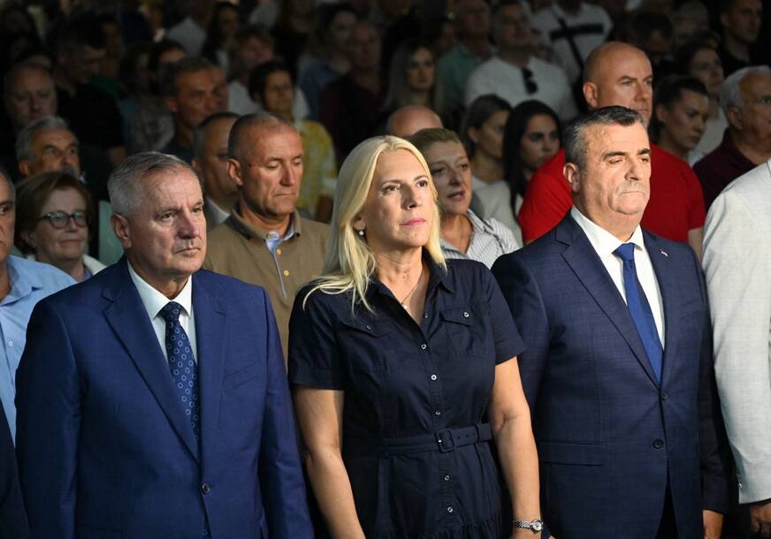 (FOTO) Višković poslao poruku iz rodnih Milića: Nemamo luksuz da biramo neodlučne ljude