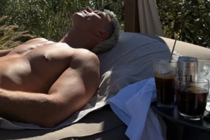 (FOTO) NIKOLIJA POKAZALA RELJU U OPUŠTENOM IZDANJU Reper bez majice uživao na odmoru, mišići sve otkrili
