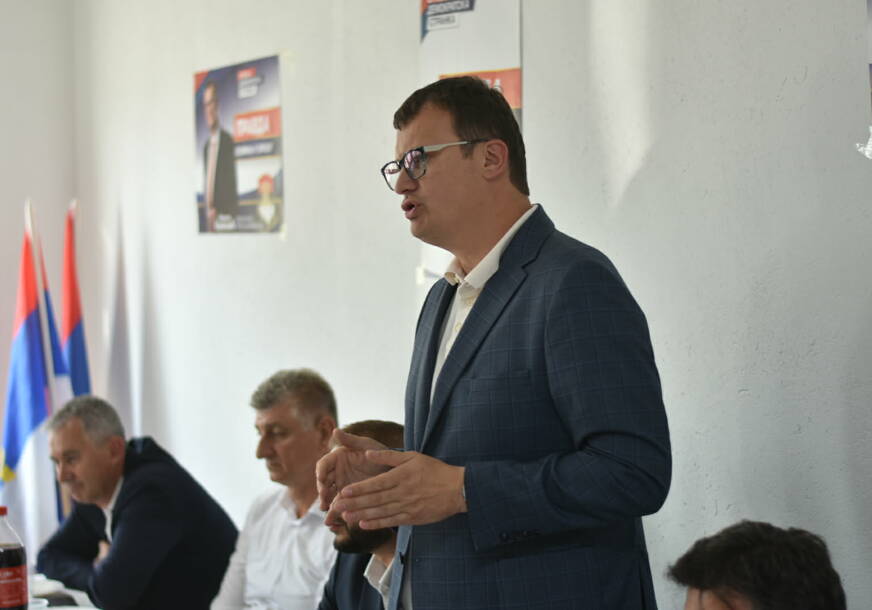(FOTO) "Pravda se vraća u Srpsku" Božović iz Zborišta poručio da ljudi žele vlast koja će SLUŽITI NARODU, a ne sama sebi