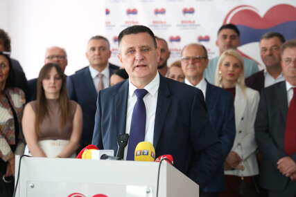 (FOTO) “Ovdje smo zbog naroda” Đajić predstavio kandidate Volje naroda Srpske
