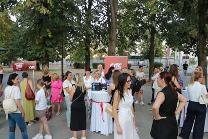 (FOTO) "1000 razgovora" Forum žena SPS Banjaluka organizuje zanimljivu aktivnost, koja uključuje kafu sa građanima u naseljima