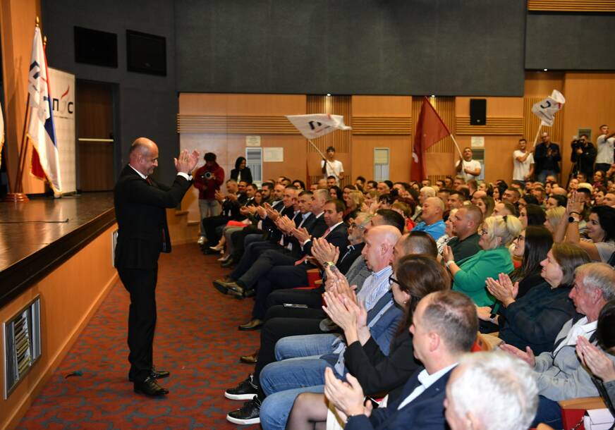 FOTO: USTUPLJENA FOTOGRAFIJA