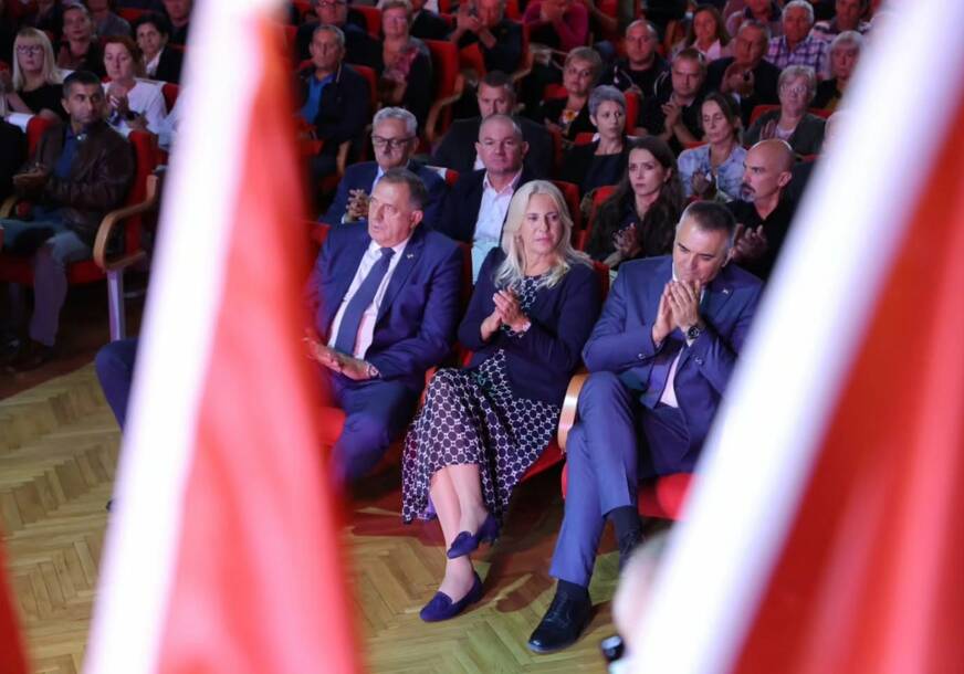 (FOTO) "Hvala za veliku podršku" Minić iz Dervente poručio da ovaj grad zna šta je BORBA, SLOBODA I POBJEDA
