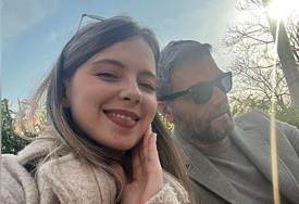 "SE*S U VEZI JE PRESUDAN" Vjerenica našeg glumca (52) šokirala, mlađa od njega 23 godine, a sada progovorila o intimi
