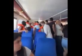  (VIDEO) "Kćerka mi je iskliznula iz ruke" Kapetan među prvima pobjegao sa broda, prestravljeni putnici ga molili da vrati brod u luku