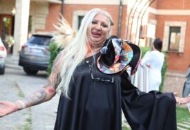 (VIDEO) "Ovo ima posebnu težinu, ona je za mene i dalje dijete" Majka Dee Đurđević na ivici suza zbog kćerkinog venčanja