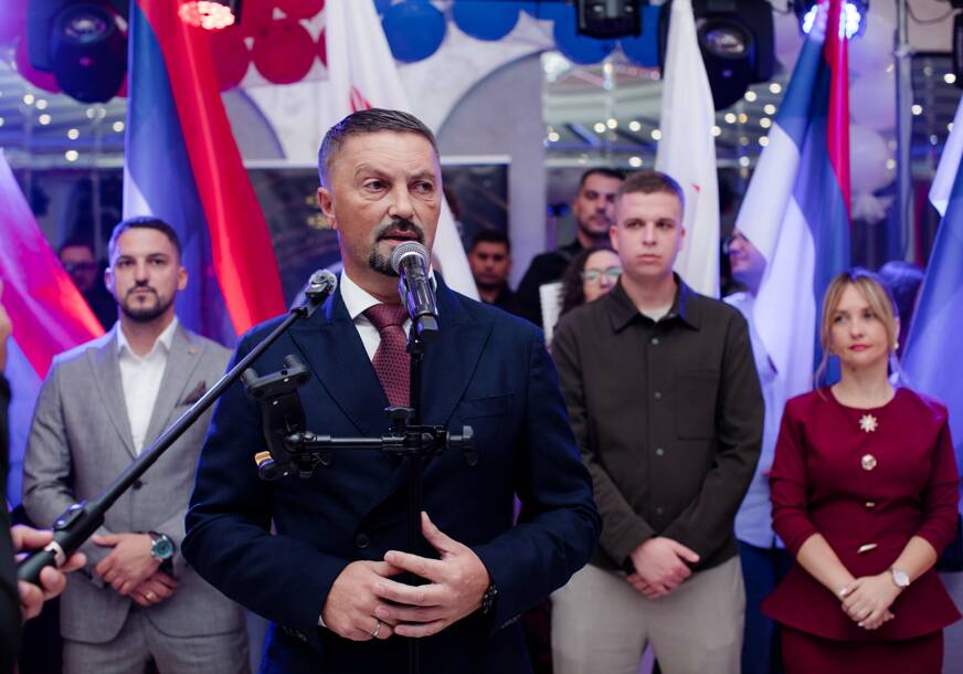 (FOTO) „Vihori“ i „Despoti“ idu za Srbiju: Ristić potvrdio da ga je ZVAO VUČIĆ, poručio da se ne živi od praznih riječi