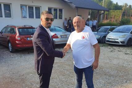 (FOTO) "Ozren nije na prodaju!" Predsjednik RSS Slavenko Ristić u ozrenskom selu Tekućica