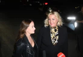 (VIDEO, FOTO) "Bila sam iznenađena kad sam čula razlog" Snežana Đurišić sa unukom stigla na Kebin koncert, progovorila o dolasku Dragane Mirković u "Zvezde Granda"