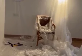 (VIDEO) OVO JE KUĆA STRAVE IZ ŠPANIJE Zidovi prekriveni najlonom, stolica za mučenje nasred sobe, oružje na sve strane
