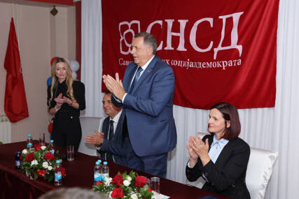 (FOTO) "Ostaćemo posvećeni" Dodik u Novom Goraždu govorio o platama, penzijama i razvoju Srpske