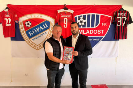 (FOTO) Za veliki jubilej stigao vrijedan poklon: Igor Dodik i Zeljković obezbijedili FK Mladost iz Kotor Varoša novi semafor