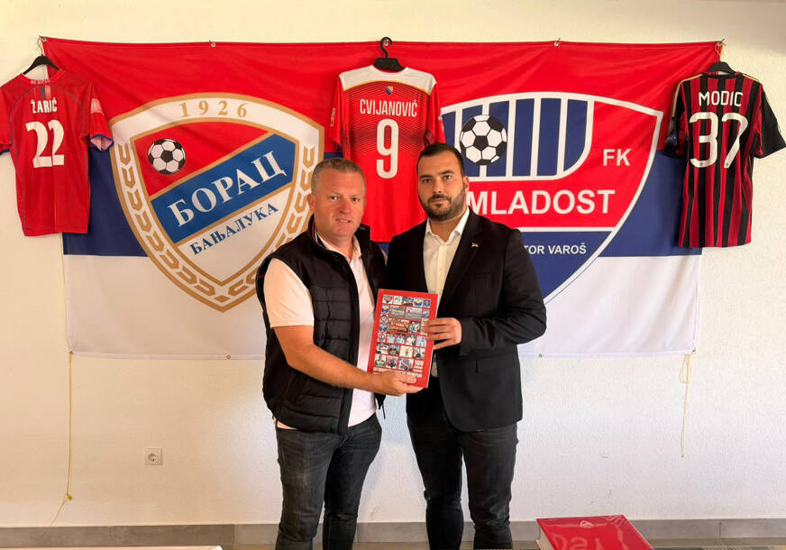 (FOTO) Za veliki jubilej stigao vrijedan poklon: Igor Dodik i Zeljković obezbijedili FK Mladost iz Kotor Varoša novi semafor