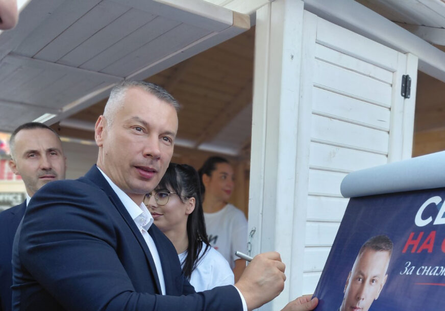 (FOTO) „SAČUVATI OGNJIŠTA I REPUBLIKU SRPSKU“ Nešić izbornu kampanju počeo na banjalučkom Trgu Krajine